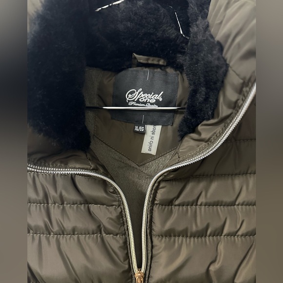 Special one -ladies long puff green vest - Picture 2 of 8